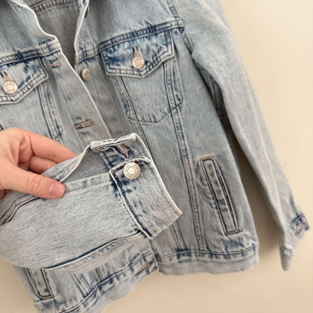 Gap Classic Denim Jacket Women’s Small Light Wash Everyday Layer - Picture 4 of 9